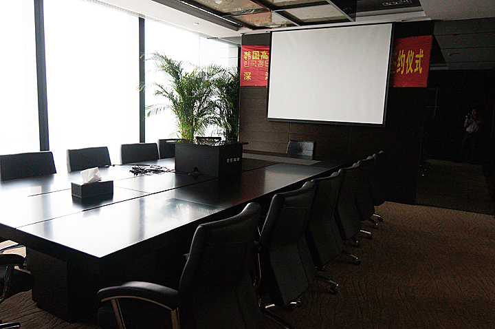 深鴻潤集團多媒體會議室